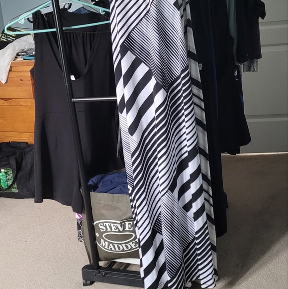 Magazine Maxi Dress - Picture 3 of 4